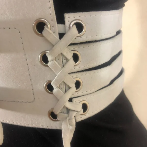 Artisan Corset Belt in White Suede Leather - Handmade in  display picture 3